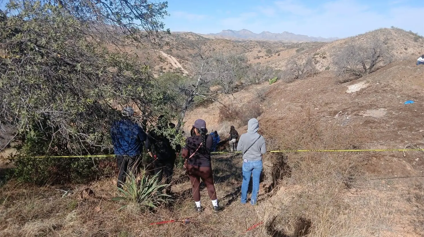 Hallan fosa con restos humanos en Nogales