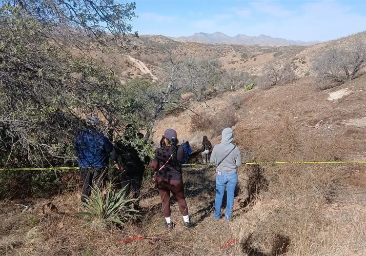 Hallan fosa con restos humanos en Nogales