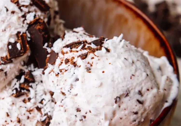 Helado de Coco sin az&uacute;car: Receta Casera con solo 3 ingredientes