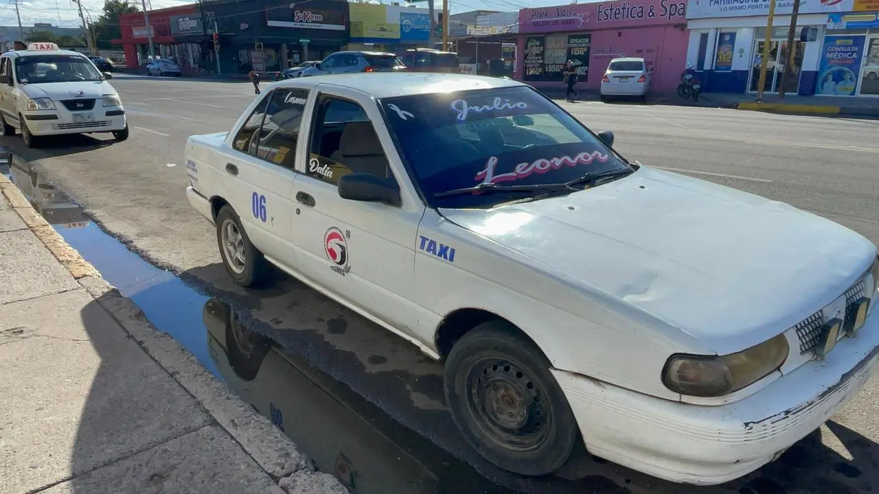 Los taxistas colectivos trabajan desde el centro hacia las diferentes colonias de la ciudad para atender las rutas que no están siendo atendidas por los camiones o que tienen deficiencias por falta de unidades