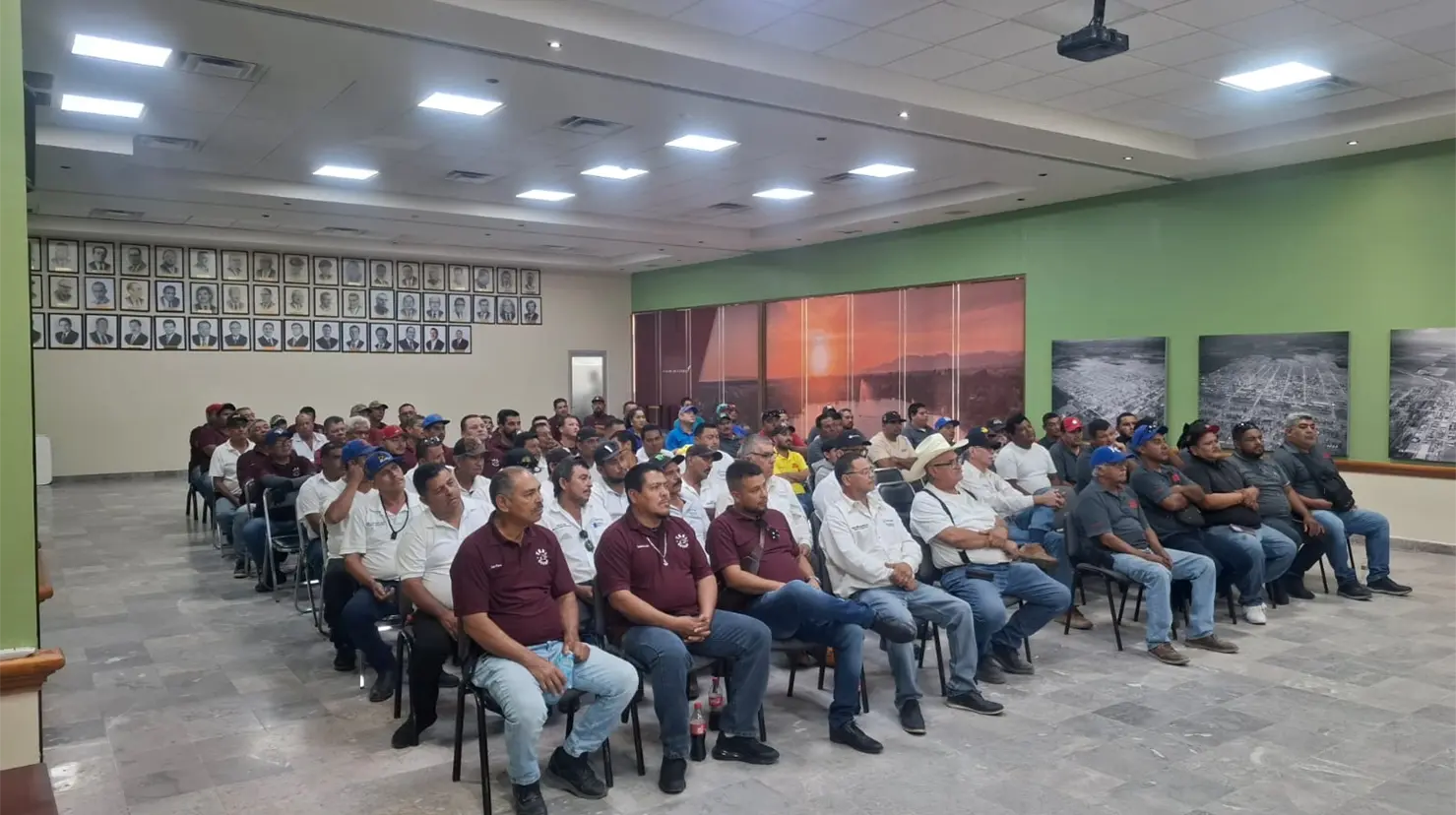 Choferes de taxis colectivos buscan financiamiento del Ayuntamiento