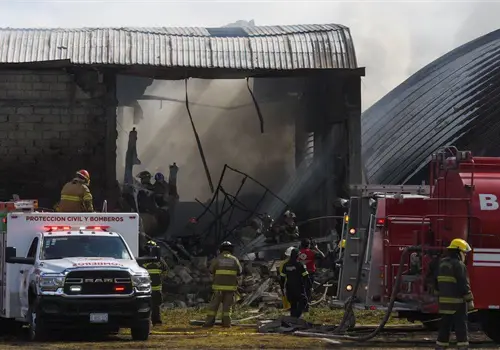 Cae avi&oacute;n privado en Toluca; reportan seis personas muertas