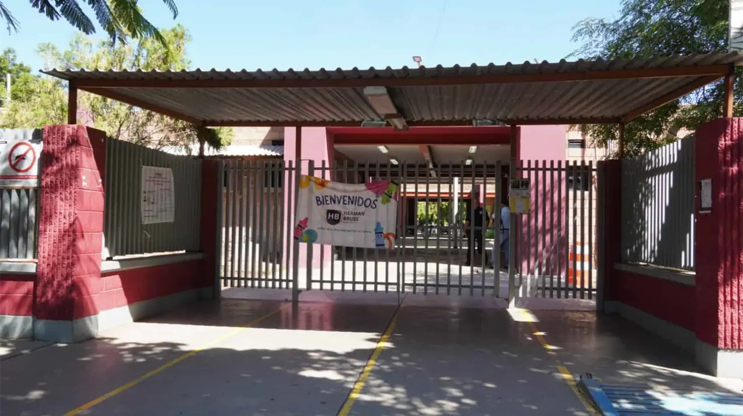 Algunas escuelas en las periferias enfrentan retos de seguridad constante debido a que no cuentan con velador, por lo que es importante mantener la vigilancia