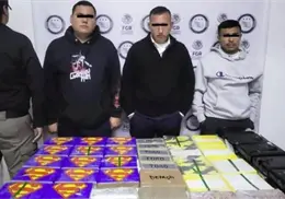 En Huatabampo, decomisan más de 40 kilos de drogas ocultas en camión de pasajeros; hay tres detenidos En Huatabampo, decomisan más de 40 kilos de drogas ocultas en camión de pasajeros; hay tres detenidos