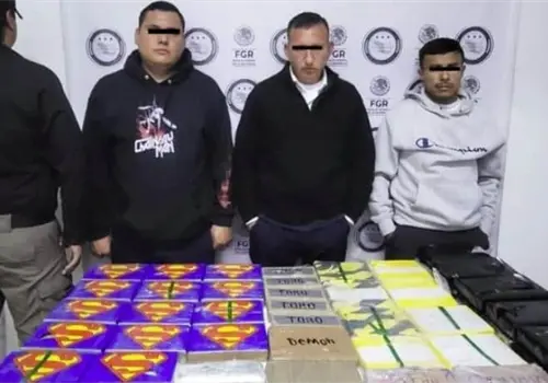 En Huatabampo, decomisan m&aacute;s de 40 kilos de drogas ocultas en cami&oacute;n de pasajeros; hay tres detenidos