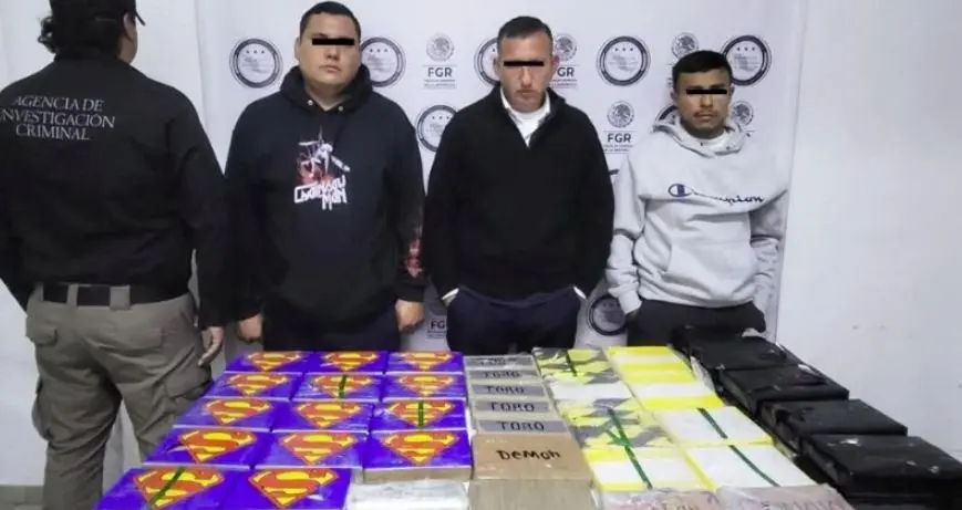 En Huatabampo, decomisan m&aacute;s de 40 kilos de drogas ocultas en cami&oacute;n de pasajeros; hay tres detenidos