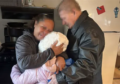 Migrante colombiana se autodeporta de Estados Unidos para proteger la nacionalidad de sus hijos