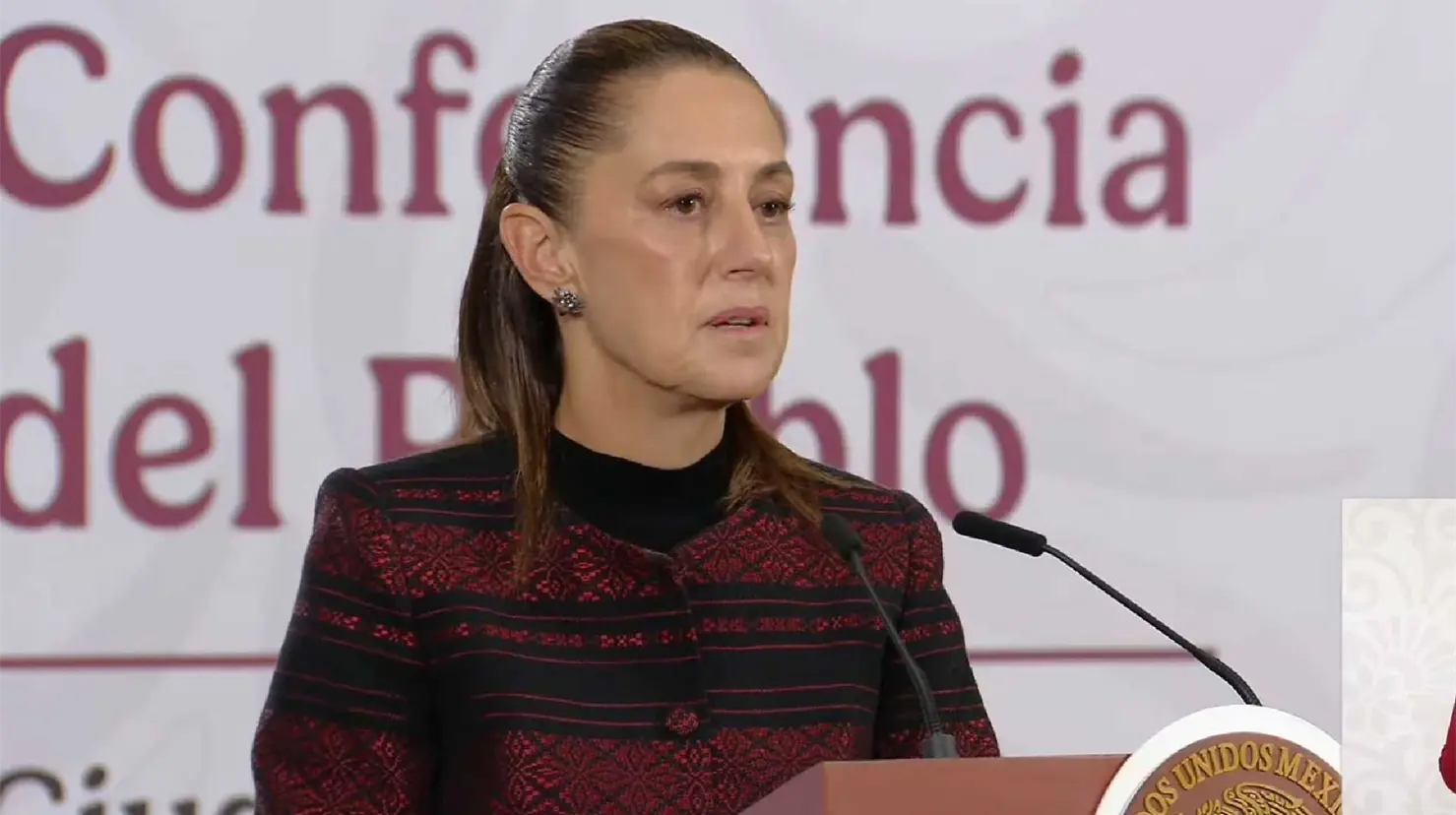 Sheinbaum descarta vínculos de Alex Tonatiuh exfuncionario aduanal con red de huachicol fiscal