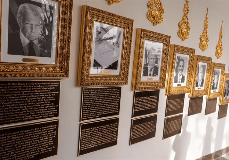 Trump coloca placas en la Casa Blanca para burlarse de Biden y Obama