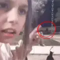 VIDEO | momento exacto en el que una figura terrorífica asecha a una niña en parque VIDEO | momento exacto en el que una figura terrorífica asecha a una niña en parque