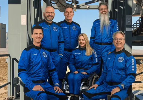 Blue Origin hace historia al llevar al espacio a persona en silla de ruedas en un vuelo comercial