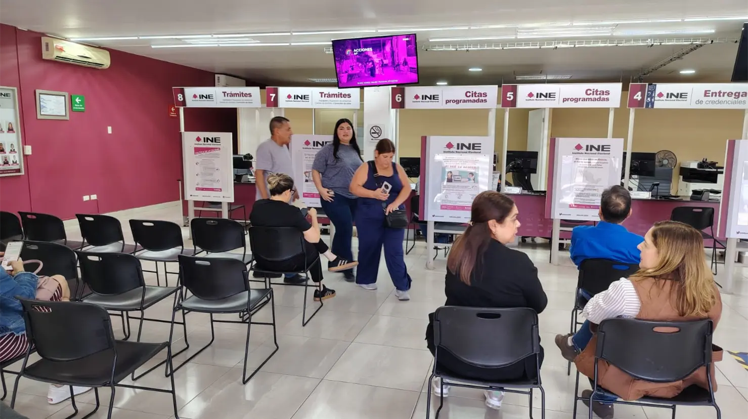 Hace INE llamado urgente a renovar credenciales