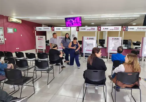 Hace INE llamado urgente a renovar credenciales