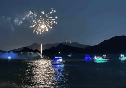 Desfile Navide&ntilde;o de Yates re&uacute;ne a familias y visitantes en San Carlos