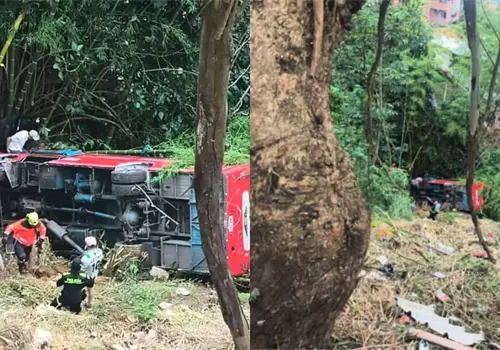 Impactante video capta a un autob&uacute;s con 25 pasajeros cayendo a un abismo en Medell&iacute;n