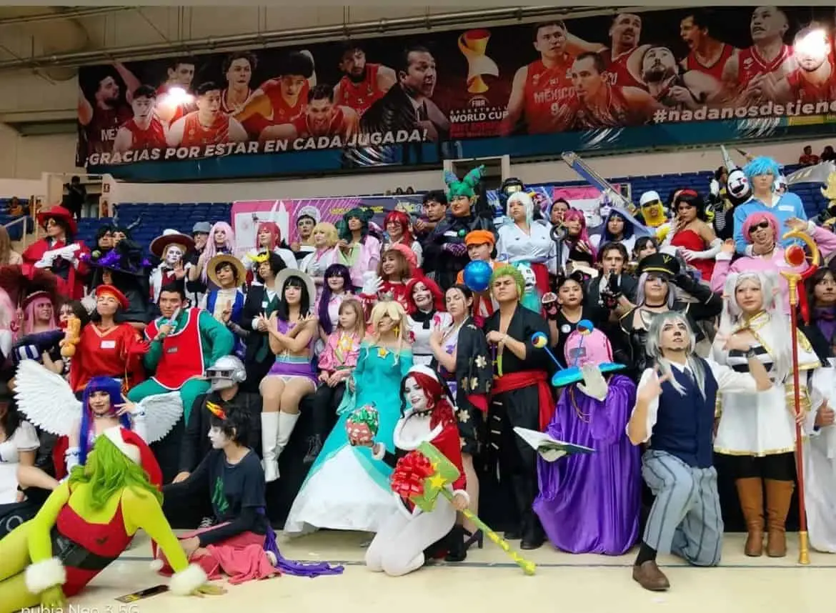 En el comunicado se detalla que estas personas fueron retiradas del recinto bajo escrutinio p&uacute;blico.