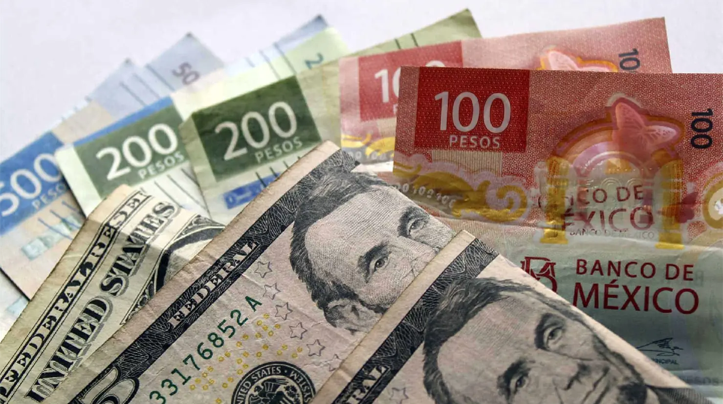 Precio del d&oacute;lar hoy martes 23 de diciembre: La moneda mexicana sorprende con avances