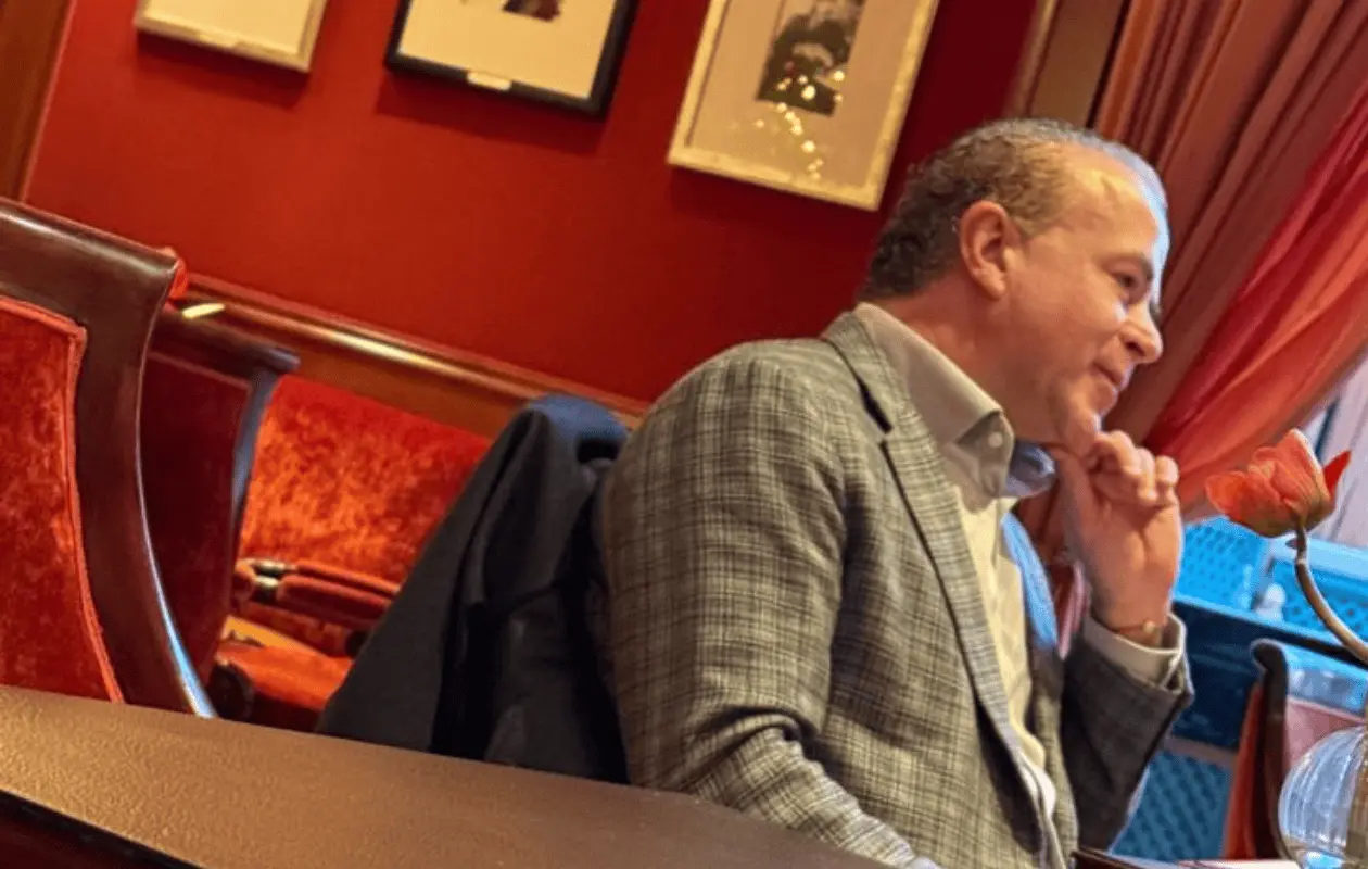 El empresario cuenta con una orden de aprehensi&oacute;n en M&eacute;xico.