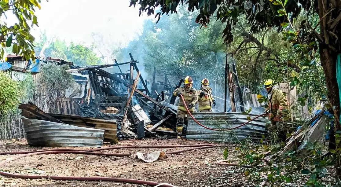 Arrasa fuego con vivienda en Pueblo Yaqui