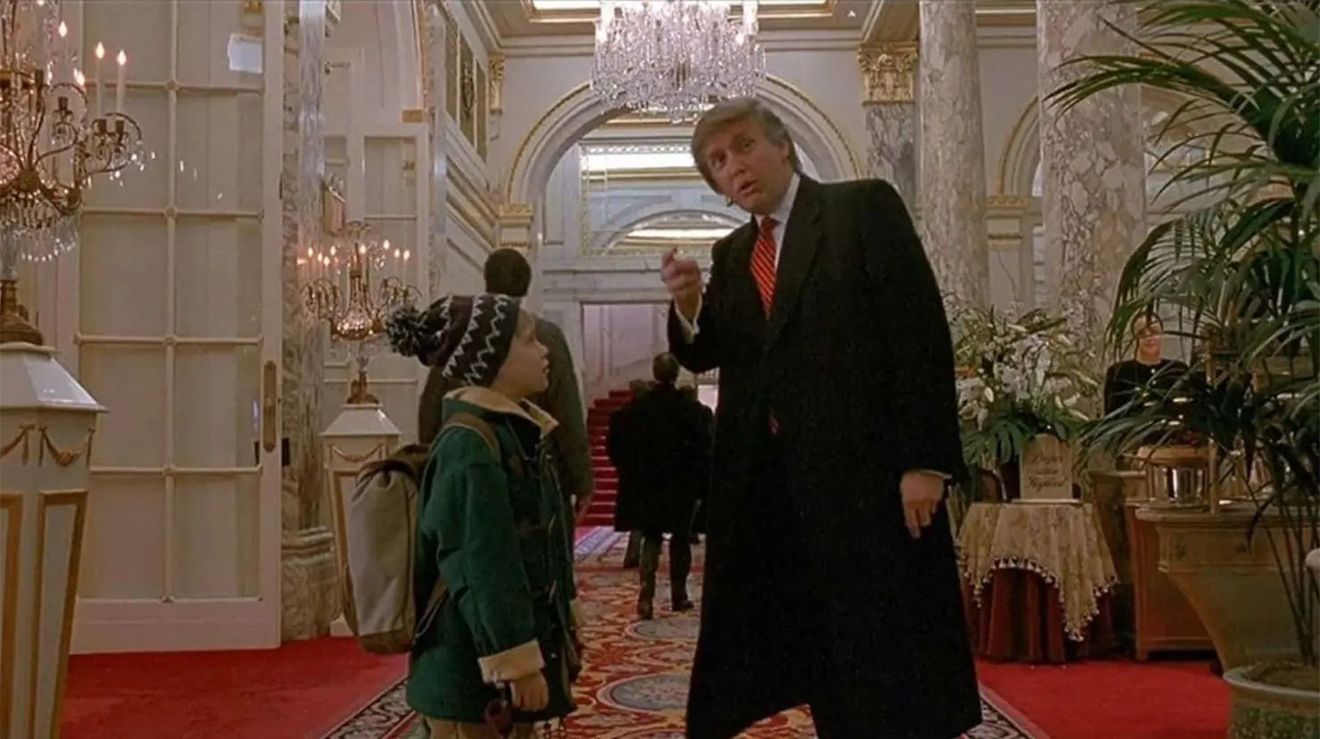 La vez que Donald Trump apareci&oacute; en una pel&iacute;cula que es un cl&aacute;sico de Navidad &iquest;Lo recuerdas?