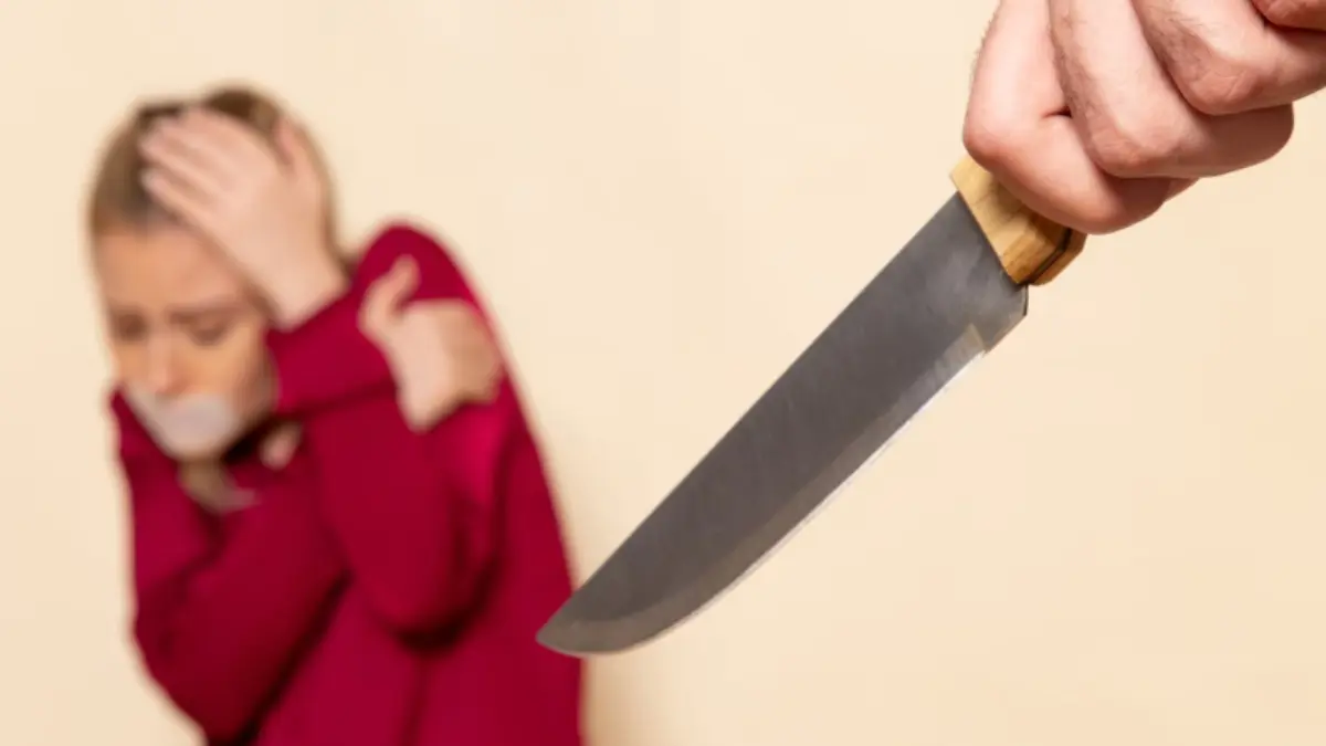 Niña amenaza a su compañera de secundaria con un cuchillo en Michoacán