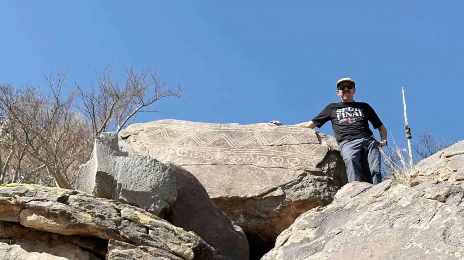 Descubren antiguo calendario solar tallado en piedra en el desierto de Sonora