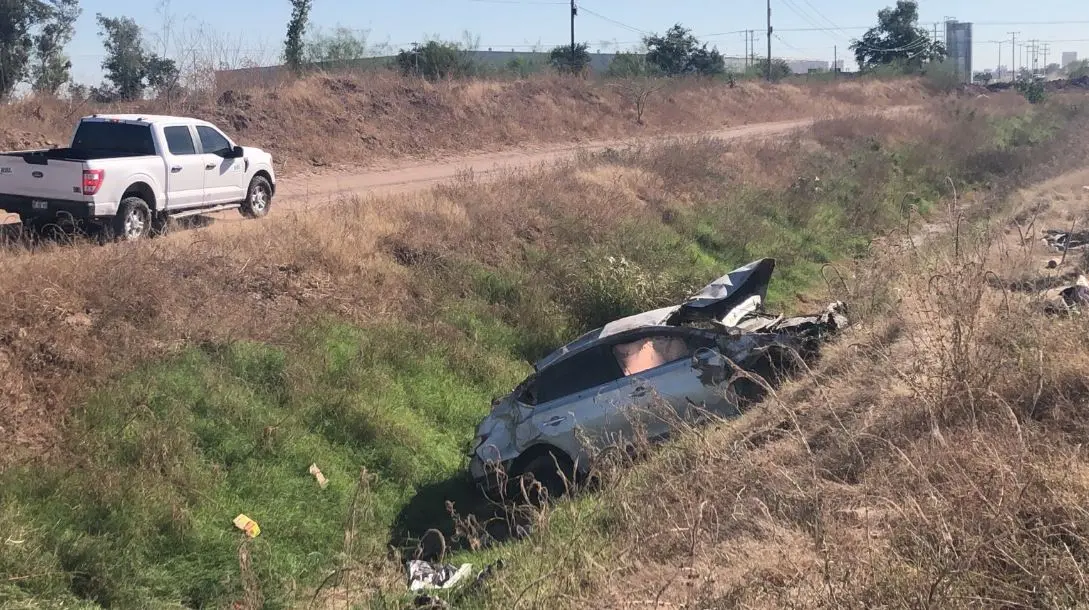 Vuelca automóvil al oriente de Ciudad Obregón