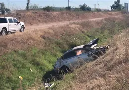 Vuelca automóvil al oriente de Ciudad Obregón Vuelca automóvil al oriente de Ciudad Obregón