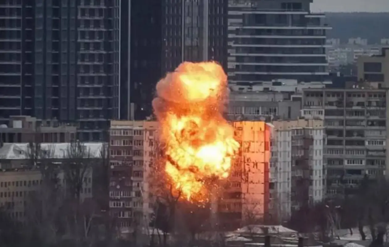 Ataque masivo ruso a Kyiv deja muertos y miles sin calefacci&oacute;n antes de la reuni&oacute;n Trump-Zelensky