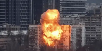 Ataque masivo ruso a Kyiv deja muertos y miles sin calefacci&oacute;n antes de la reuni&oacute;n Trump-Zelensky