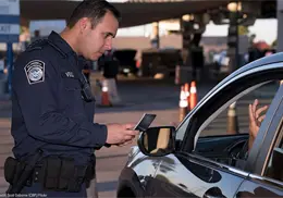 Autodeportados de EU recibir&aacute;n tres mil d&oacute;lares