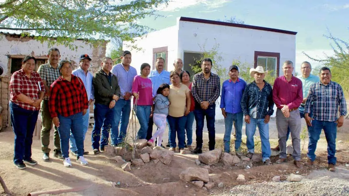 Entrega Coves vivienda en Etchojoa