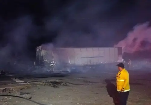 Se quema tráiler en carretera Guaymas – Ciudad Obregón Se quema tráiler en carretera Guaymas – Ciudad Obregón