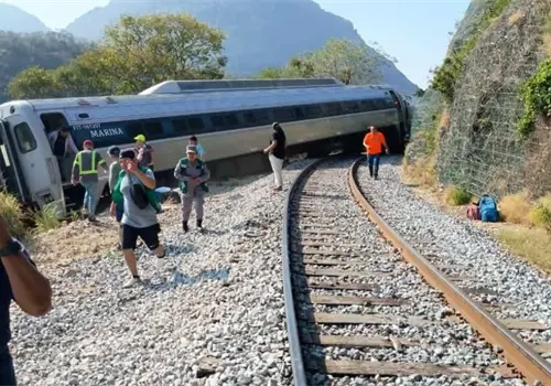 Sheinbaum rompe el silencio tras descarrilamiento del Tren Trans&iacute;stmico, &iquest;qu&eacute; se sabe hasta ahora?