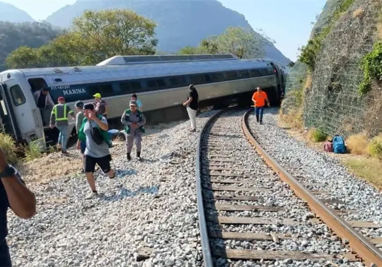 Sheinbaum rompe el silencio tras descarrilamiento del Tren Trans&iacute;stmico, &iquest;qu&eacute; se sabe hasta ahora?