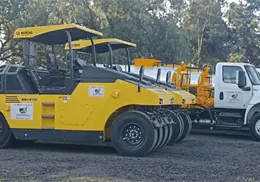 Claudia Sheinbaum anuncia inversi&oacute;n en 30 trenes de repavimentaci&oacute;n para mejorar carreteras