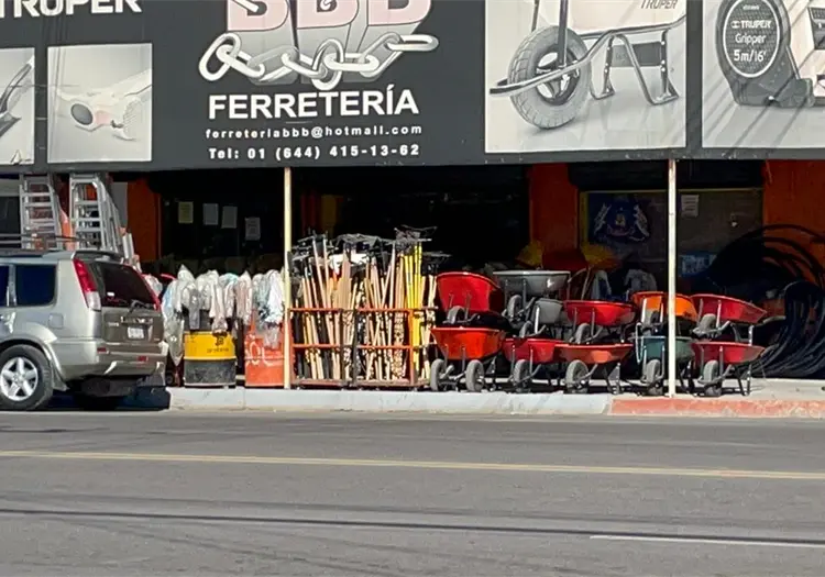 Persisten banquetas saturadas