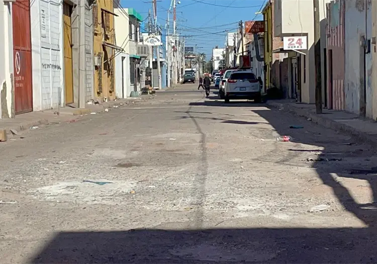 Vecinos siguen a la espera de que se pavimenten callejones