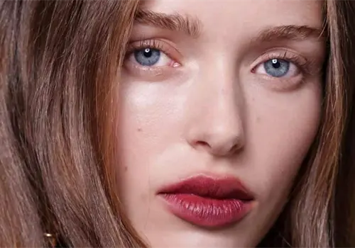 Unserious Beauty: Por qué el maquillaje caótico es la tendencia favorita para el nuevo año Unserious Beauty: Por qué el maquillaje caótico es la tendencia favorita para el nuevo año