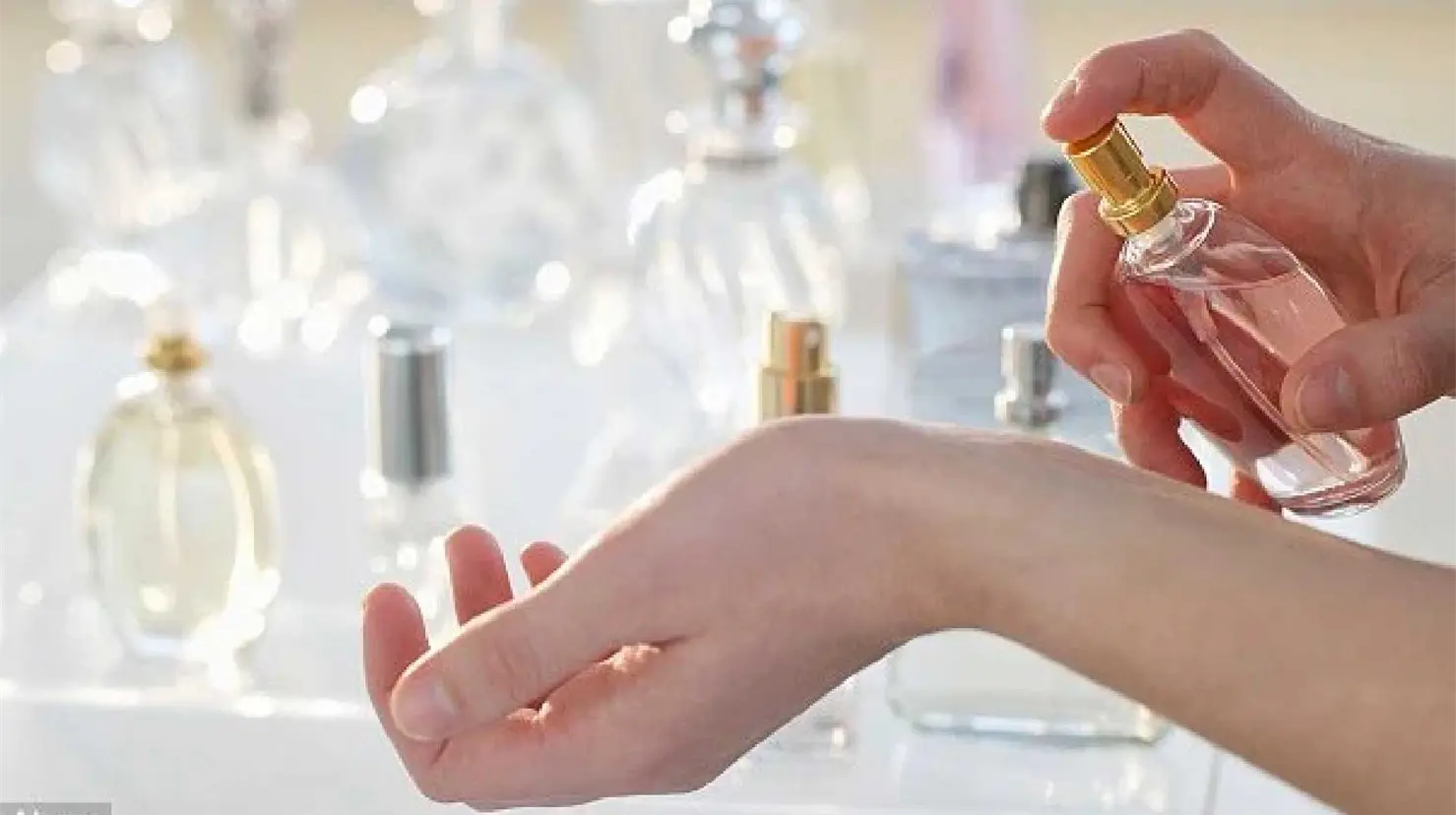 El arte del Scent Layering que está conquistando el internet para un aroma personalizado en 2026