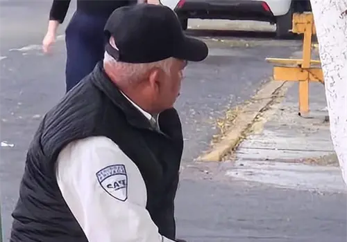 Siguen sin cumplir con Ley Silla para guardias de seguridad Siguen sin cumplir con Ley Silla para guardias de seguridad