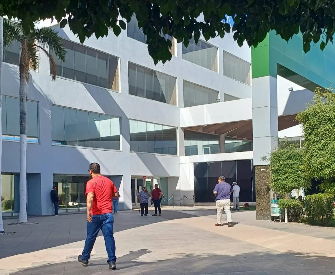 Confusi&oacute;n provoc&oacute; largas filas en UMAE Ciudad Obreg&oacute;n