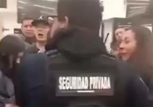 VIDEO | Lady Pavo genera polémica tras riña en Walmart de la CDMX VIDEO | Lady Pavo genera polémica tras riña en Walmart de la CDMX