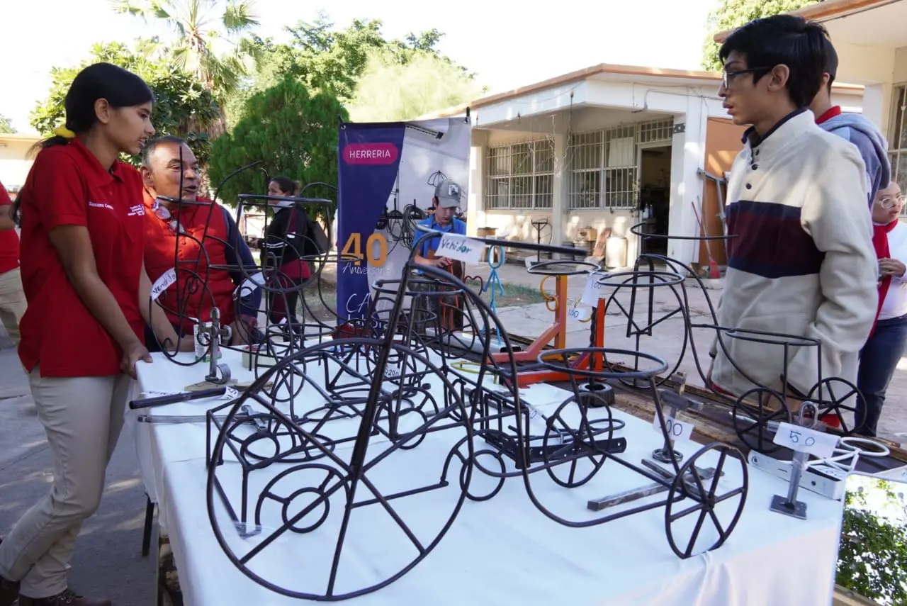 Actualmente se tienen alrededor de 80 estudiantes cursando sus estudios en la escuela, quienes retomar&aacute;n actividades el 12 de enero 