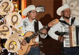 Corrido de a&ntilde;o nuevo en Sonora: tradici&oacute;n musical propia para un brindis alegre