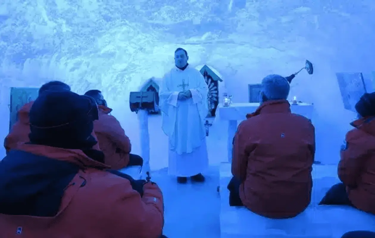 La capilla forma parte de la Base Ant&aacute;rtica Belgrano II, administrada por el gobierno argentino. Fotos: desdelafe.mx
