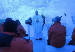 Fe a -50 &deg;C en la Ant&aacute;rtida: as&iacute; es la capilla de hielo en el fin del mundo