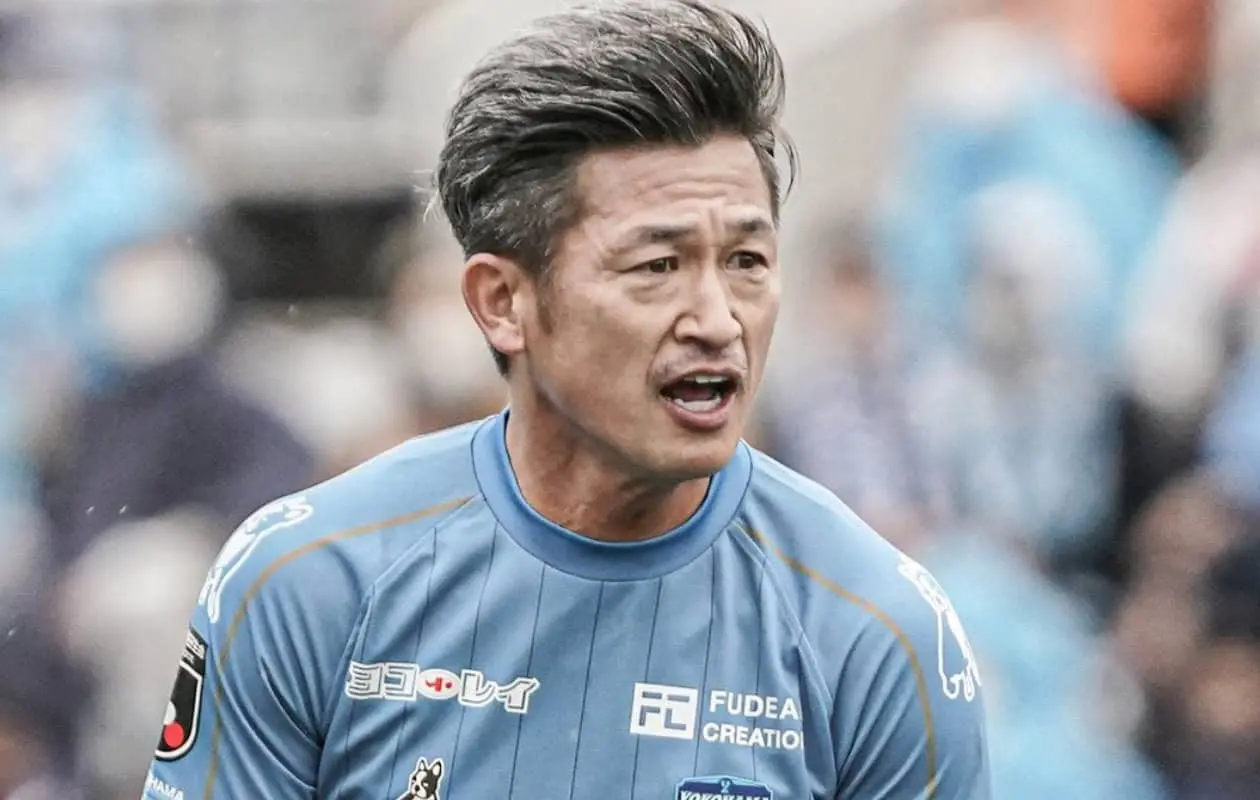 La edad no le ha sido impedimento para seguir en la cancha.