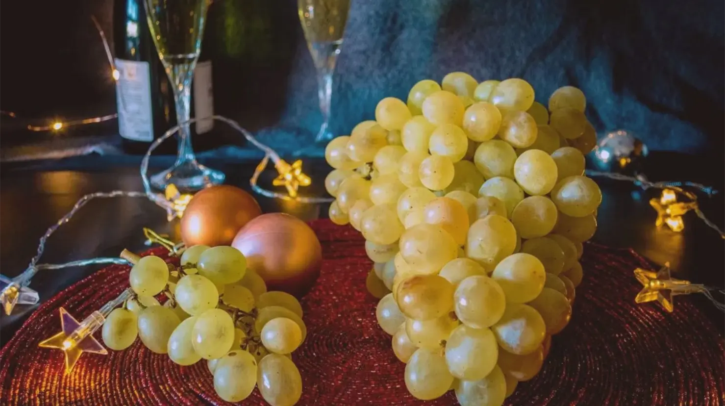 Las 12 uvas de A&ntilde;o Nuevo &iquest;Se piden deseos o son prop&oacute;sitos? Esto dice la tradici&oacute;n del famoso ritual