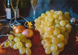 Las 12 uvas de Año Nuevo ¿Se piden deseos o son propósitos? Esto dice la tradición del famoso ritual Las 12 uvas de Año Nuevo ¿Se piden deseos o son propósitos? Esto dice la tradición del famoso ritual